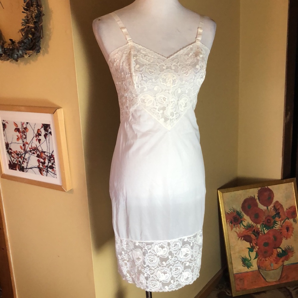 VTG 70’s MadMed Lace Nylon Slip Size 34 Ivory Full Lace Bust & Hem NEW Deadstock